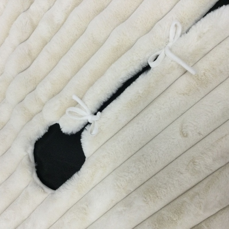 Tree Skirt Faux Fur Ribbed Ivory 150cm