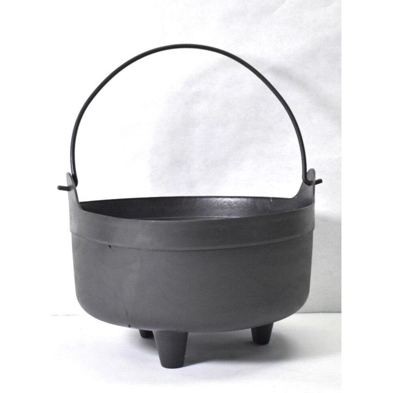 Kettle Witch B Lack w/Handle 14iN