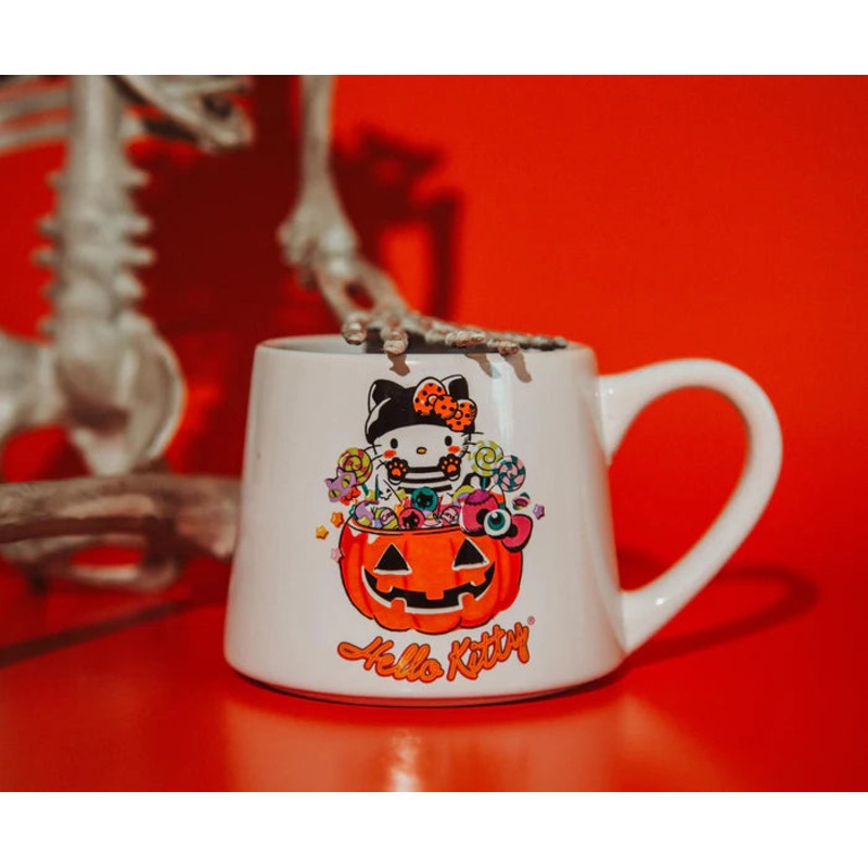 SANRIO HELLO KITTY PUMPKIN CANDY BURGLAR TAPERED POTTERY MUG | HOLDS 14 OUNCES